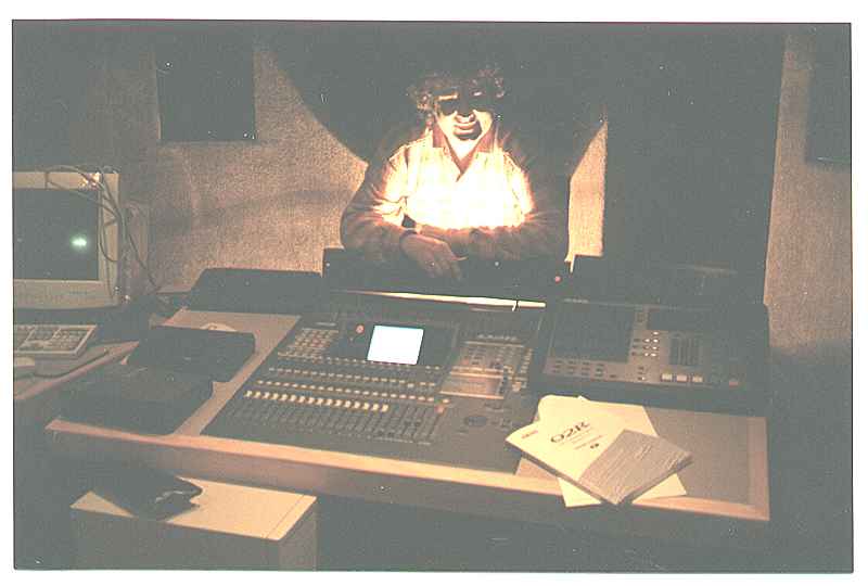 postp02R.jpg (25992 bytes)